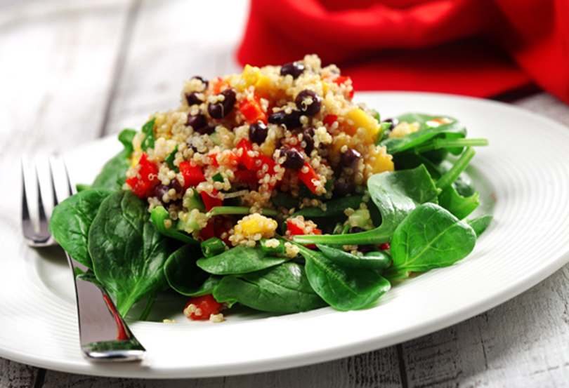 سالاد گوجه فرنگی خشک شده اسفناج و کینوا-spinach-and-quinoa-salad